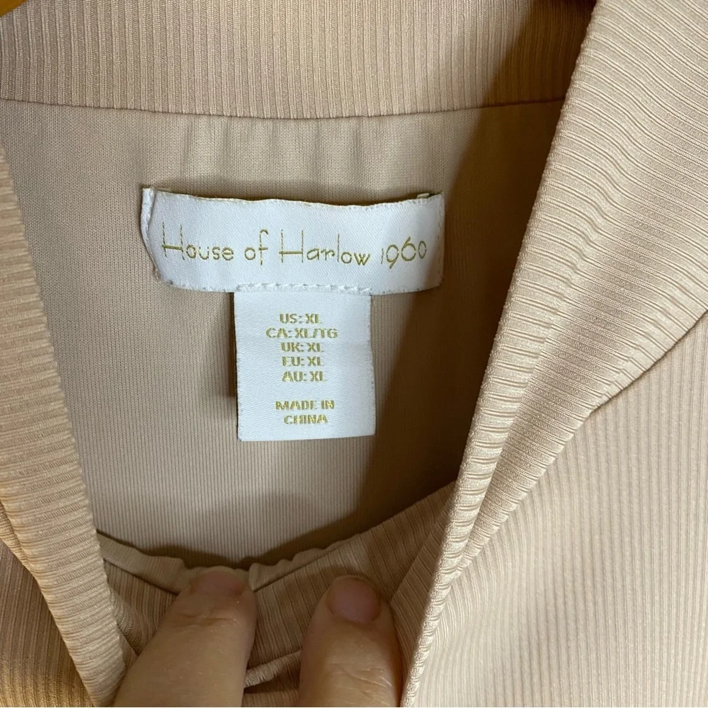 NWOT House Of Harlow 1960 All Day Contour Mock Neck Top. Size XL - Picture 2 of 7